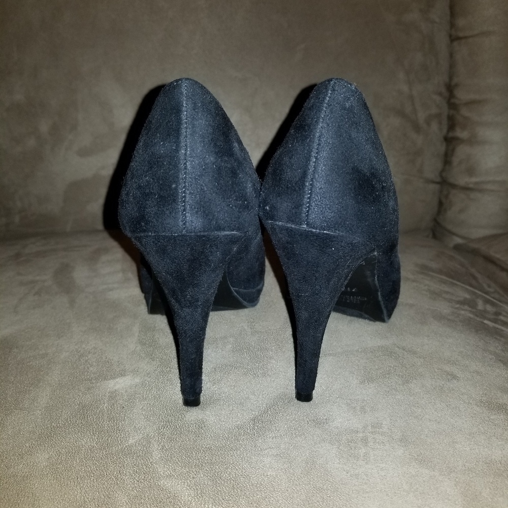 Shoes - Picture 3 of 4